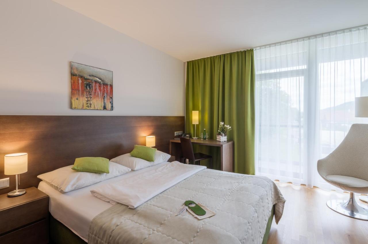 & Seminarkultur An Der Donau Wesenufer