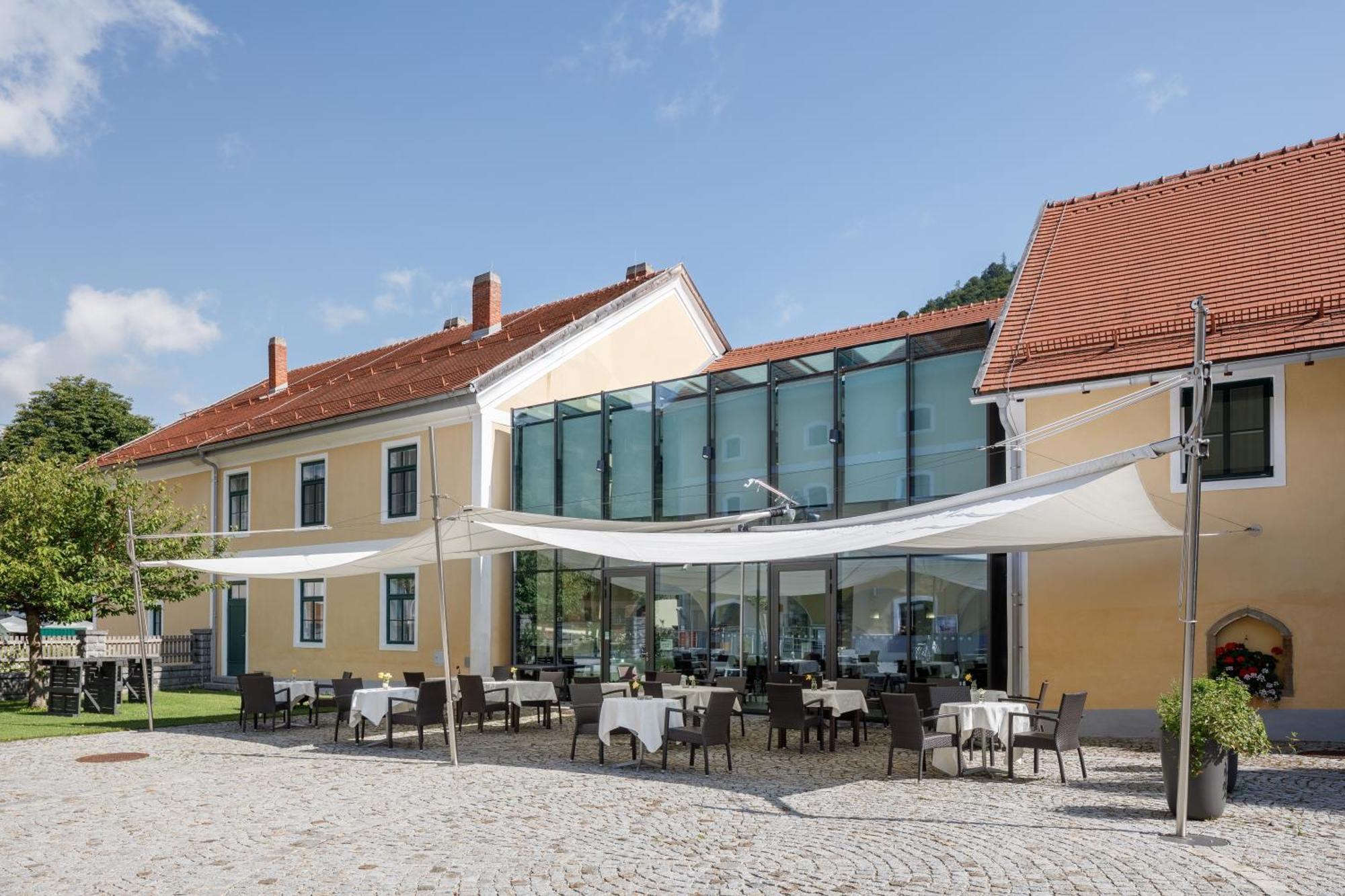 & Seminarkultur An Der Donau Hotel 4*
